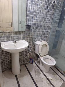 Bathroom Image of 1000 Sq.ft 2 BHK Builder Floor for rent in Ansal Executive Residency, Sector 57 Gurgaon for Rs. 31000