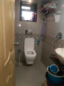 Common Bathroom Image of 500 Sq.ft 1 BHK Apartment / Flat for sale in Kandivali West Mumbai for Rs. 9000000