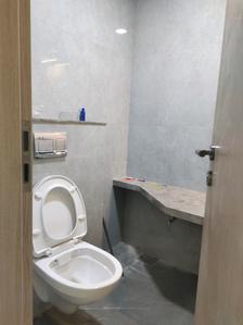 Common Bathroom Image of 2000 Sq.ft 3 BHK Apartment / Flat for rent in Gateway, Santacruz West Mumbai for Rs. 215000