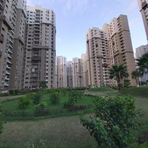 Image of 2127 Sq.ft 3 BHK Apartment / Flat for sale in The 3C Lotus Boulevard, Sector 100, Noida for Rs. 30000000