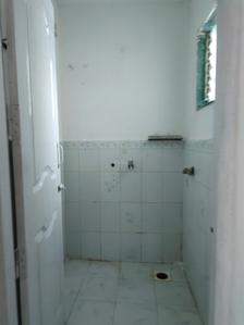 Common Bathroom One Image of 350 Sq.ft 1 BHK Apartment / Flat for sale in Saptarshi Towers, Kandivali West Mumbai for Rs. 6800500