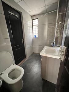 Bathroom Image of 1315 Sq.ft 3.5 BHK Apartment / Flat for rent in Amrapali Princely Estate, Sector 76 Noida for Rs. 32000