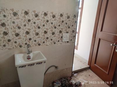 Bathroom Image of 650 Sq.ft 2 BHK Independent House for rent in Gmada Aerocity Mohali for Rs. 20000