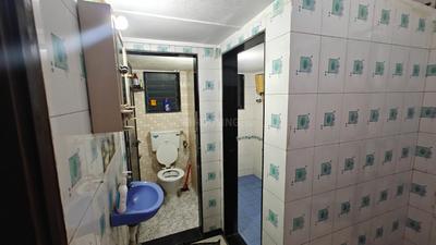 Bathroom Image of 390 Sq.ft 1 RK Apartment / Flat for rent in Santacruz East Mumbai for Rs. 35000