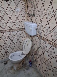 Bathroom Image of 1100 Sq.ft 3 BHK Independent House for rent in Govindpuri New Delhi for Rs. 20000
