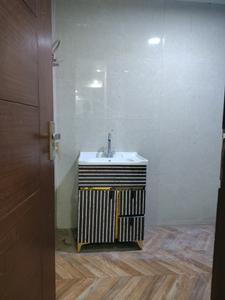 Common Bathroom One Image of 2000 Sq.ft 4 BHK Builder Floor for rent in Chhattarpur New Delhi for Rs. 45000