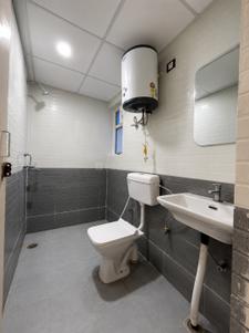 Bathroom Image of 920 Sq.ft 3 BHK Apartment / Flat for rent in Sector 108 Gurgaon for Rs. 35000