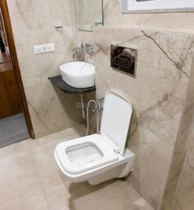 Bathroom Image of Dev bhoomi Girls &amp; Boys  PG   Cottage 5A in Shadipur, New Delhi