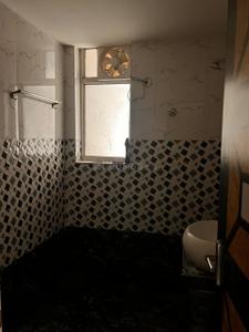 Bathroom Image of 1750 Sq.ft 3 BHK Apartment / Flat for rent in Parsvnath Planet, Gomti Nagar Lucknow for Rs. 45000