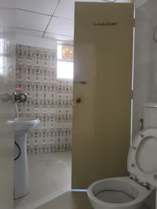 Common Bathroom Image of 1175 Sq.ft 3 BHK Apartment / Flat for sale in Gaurs 14th Avenue, Noida Extension Greater Noida for Rs. 9854000
