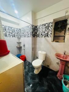 Bathroom Image of 1080 Sq.ft 2 BHK Apartment / Flat for rent in Barbari Village Guwahati for Rs. 27500