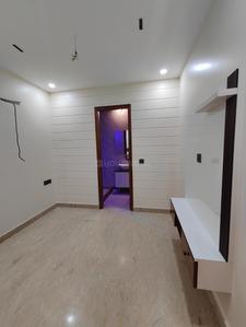 Bedroom Image of 920 Sq.ft 3 BHK Builder Floor for sale in Lp Block Pitampura, Pitampura New Delhi for Rs. 18300000
