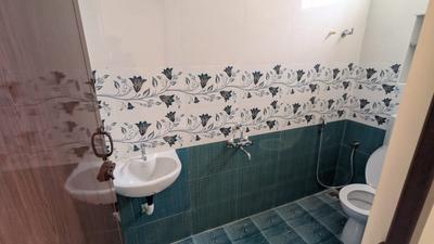 Bathroom Image of 885 Sq.ft 2 BHK Apartment / Flat for rent in Pattabiram Chennai for Rs. 14500