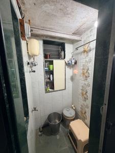Bathroom Image of 400 Sq.ft 1 RK Apartment / Flat for rent in Grant Road Mumbai for Rs. 50000