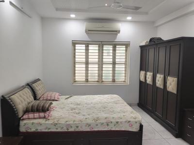 Bedroom Image of 8550 Sq.ft 4 BHK Independent House for sale in Sanskruti Sentossa Greens, Vaishno Devi Circle Ahmedabad for Rs. 95000000