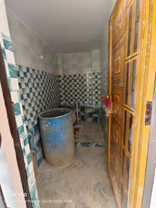 Bathroom Image of 300 Sq.ft 1 BHK Independent House for sale in Rajajipuram Lucknow for Rs. 1600000
