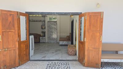 Bedroom Image of 1000 Sq.ft 1.5 BHK Penthouse for rent in Khatiwala Tank Indore for Rs. 22500