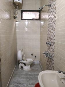 Common Bathroom Image of 450 Sq.ft 1 BHK Builder Floor for rent in Shalimar Bagh New Delhi for Rs. 15000