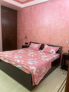 Bedroom Image of 1200 Sq.ft 2.5 BHK Builder Floor for rent in Arjun Nagar New Delhi for Rs. 70000