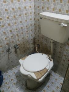 Bathroom Image of 910 Sq.ft 2.5 BHK Apartment / Flat for rent in Naranpura Ahmedabad for Rs. 25000
