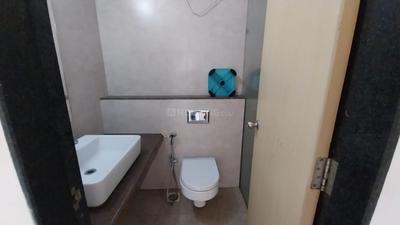 Bathroom Image of 1300 Sq.ft 3 BHK Apartment / Flat for sale in Godrej Central, Chembur Mumbai for Rs. 22371000