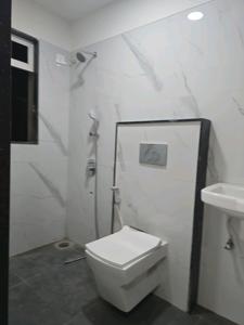 Common Bathroom One Image of 2280 Sq.ft 4 BHK Apartment / Flat for sale in Parinee Aria, Juhu Mumbai for Rs. 114000000