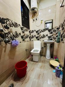 Bathroom Image of 1050 Sq.ft 2 BHK Apartment / Flat for rent in Vasundhara Ghaziabad for Rs. 22000