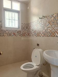 Bathroom Image of 2880 Sq.ft 3 BHK Builder Floor for rent in Mayfield Garden Luxury Floors, Mayfield Garden Gurgaon for Rs. 55000