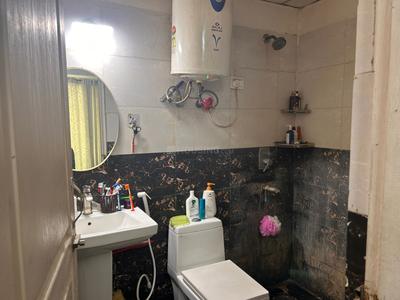 Bathroom Image of 980 Sq.ft 2 BHK Apartment / Flat for sale in Migsun Ultimo, Omicron III Greater Noida for Rs. 7200000