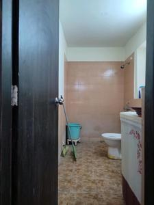 Common Bathroom Image of 953 Sq.ft 2 BHK Apartment / Flat for rent in Jaypee Aman, Sector 151 Noida for Rs. 17000