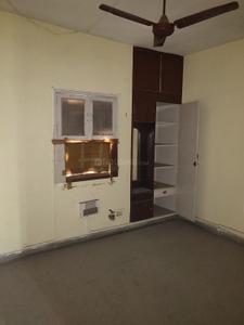 Bedroom Image of 1250 Sq.ft 2 BHK Apartment / Flat for rent in DDA Flats Sarita Vihar, Sarita Vihar New Delhi for Rs. 42000