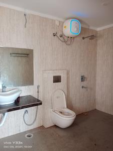 Bathroom Image of 1600 Sq.ft 3 BHK Apartment / Flat for sale in Evergreen Anantara Block 5 Building A B C, Tilhari Jabalpur for Rs. 10500000