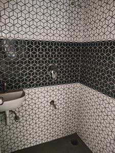 Common Bathroom Image of 630 Sq.ft 1.5 BHK Apartment / Flat for sale in Sainath Om Raja, Bhandup West Mumbai for Rs. 11000000