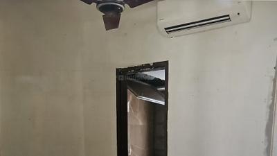 Bedroom Image of 720 Sq.ft 2 BHK Builder Floor for rent in Mukherjee Nagar New Delhi for Rs. 30000