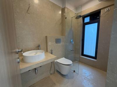Bathroom Image of 1450 Sq.ft 3 BHK Apartment / Flat for sale in S Raheja Evergreen, Bandra West Mumbai for Rs. 115000000
