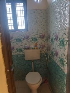 Bathroom Image of 600 Sq.ft 1 RK Independent House for rent in Sector 40 Gurgaon for Rs. 30000