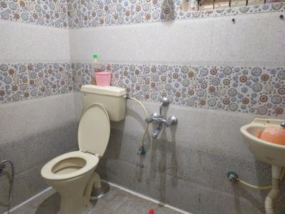 Bathroom Image of 1200 Sq.ft 1 BHK Builder Floor for rent in Kalkere Bengaluru for Rs. 16000