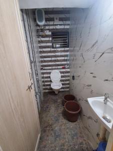 Bathroom Image of 475 Sq.ft 2 BHK Apartment / Flat for rent in Subhanpura Vadodara for Rs. 15000