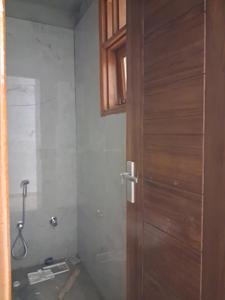 Common Bathroom Image of 1450 Sq.ft 3 BHK Apartment / Flat for sale in JMD Diamond Residency, Sector 73 Noida for Rs. 6500000