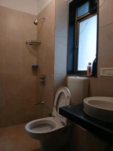 Common Bathroom Image of 650 Sq.ft 2 BHK Apartment / Flat for sale in Majestic Kedarnath Apartments, Chembur Mumbai for Rs. 22500000