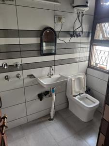 Bathroom Image of 1090 Sq.ft 2 BHK Apartment / Flat for rent in Swaraj Homes Himachal Dhauladhar, Sector 5 Dwarka New Delhi for Rs. 40000