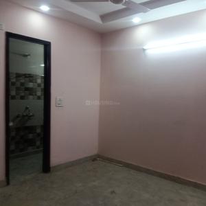 Bedroom Image of 900 Sq.ft 2 BHK Builder Floor for rent in Mukherjee Nagar New Delhi for Rs. 26000