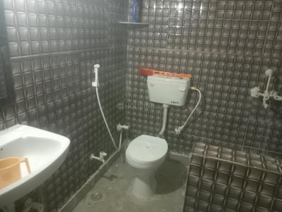 Bathroom Image of 250 Sq.ft 4 BHK Independent House for rent in Tajganj Agra for Rs. 10000