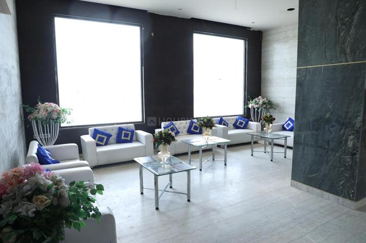 Royal Gravitaz Main Image 1