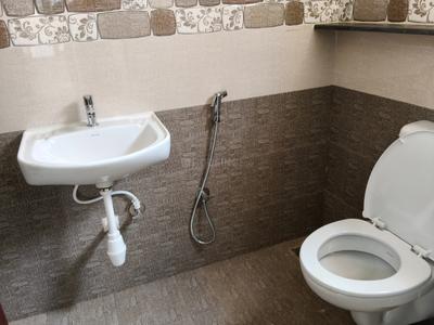 Bathroom Image of 1200 Sq.ft 2 BHK Independent House for rent in Arumbakkam Chennai for Rs. 28000
