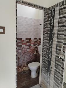 Bathroom Image of 500 Sq.ft 2 BHK Apartment / Flat for rent in Karungalpalayam Erode for Rs. 7500