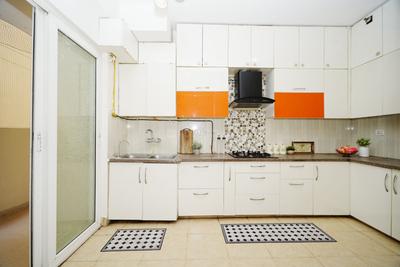 Kitchen Image of 1970 Sq.ft 3 BHK Apartment / Flat for sale in Purvanchal Royal City Phase 2, Chi V Greater Noida for Rs. 20900000