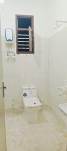 Bathroom Image of 650 Sq.ft 1 RK Apartment / Flat for rent in Sector 35 Noida for Rs. 18000