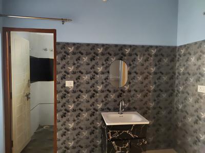 Bathroom Image of 650 Sq.ft 2 BHK Independent House for rent in Polio Nathuwala Dehradun for Rs. 15500