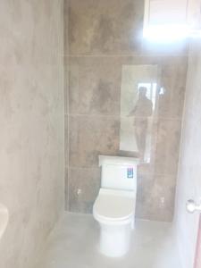 Common Bathroom Image of 1314 Sq.ft 2 BHK Apartment / Flat for sale in Thimu Kings Court Block B, Bhadurpalle Hyderabad for Rs. 6200000